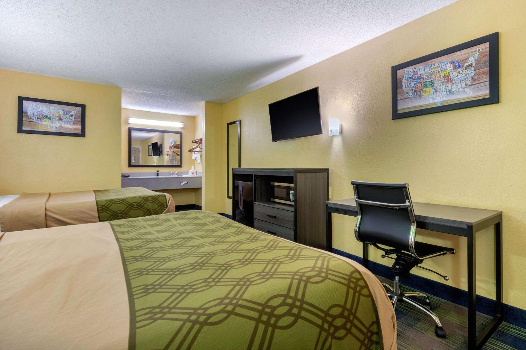 Queen Room Two Queen Beds Smoking