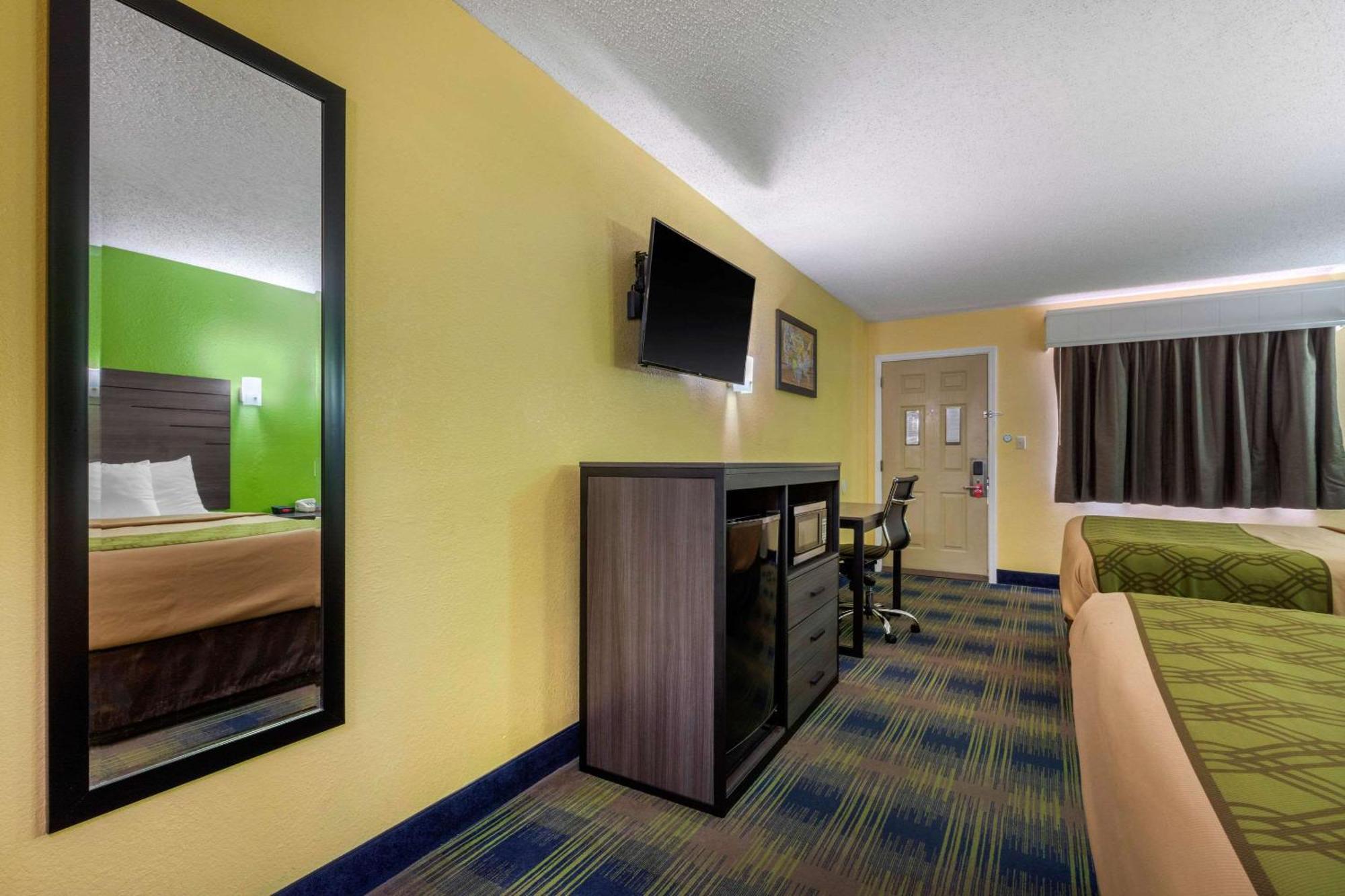 Queen Room Two Queen Beds Smoking