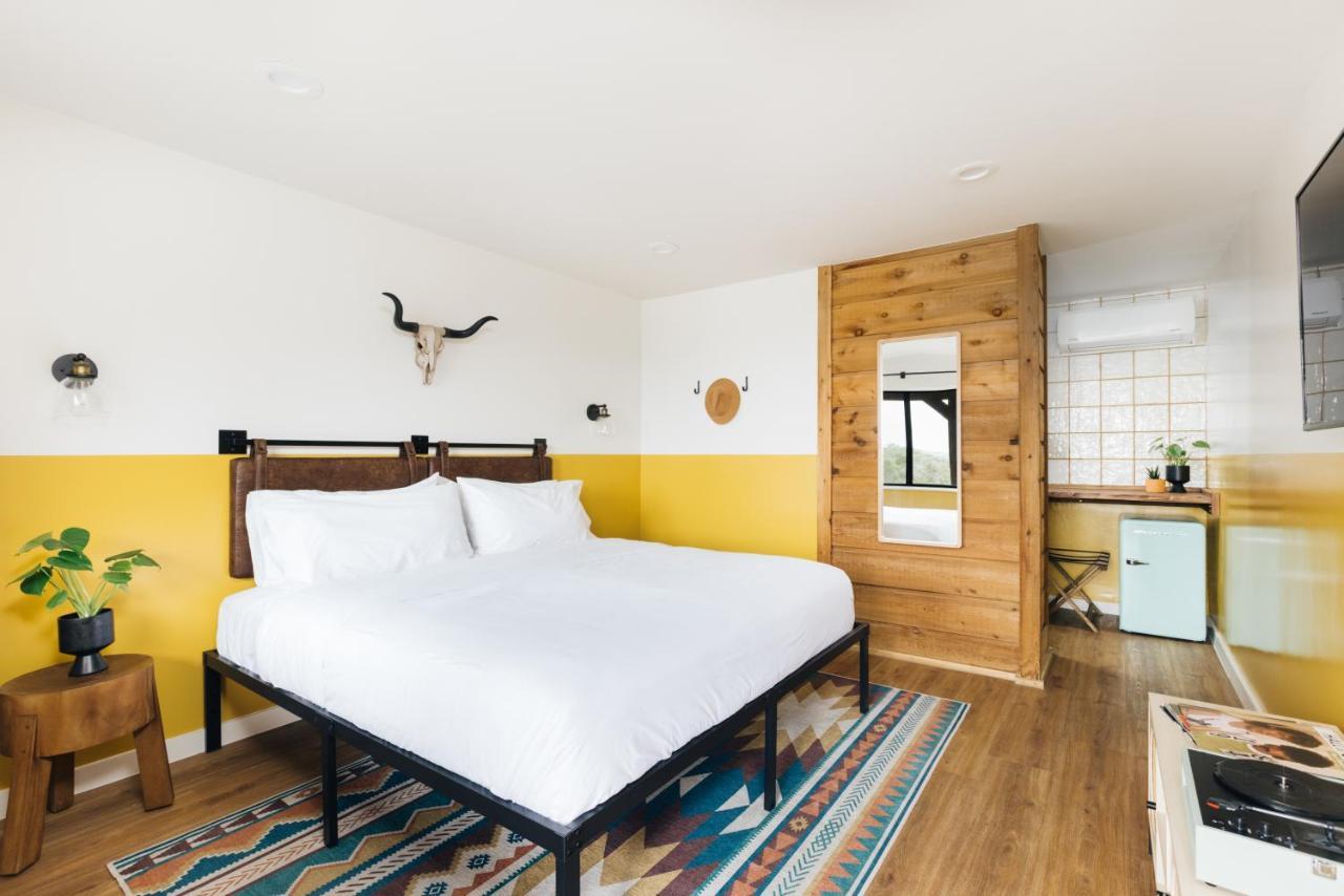 King Room with Pool and Mountain View