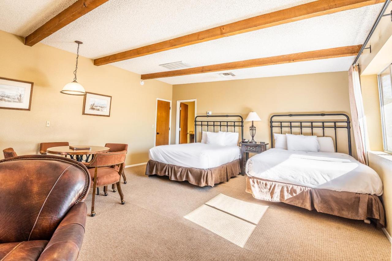 Desert Garden Salas with 2 Queens,1260728212:JPEG