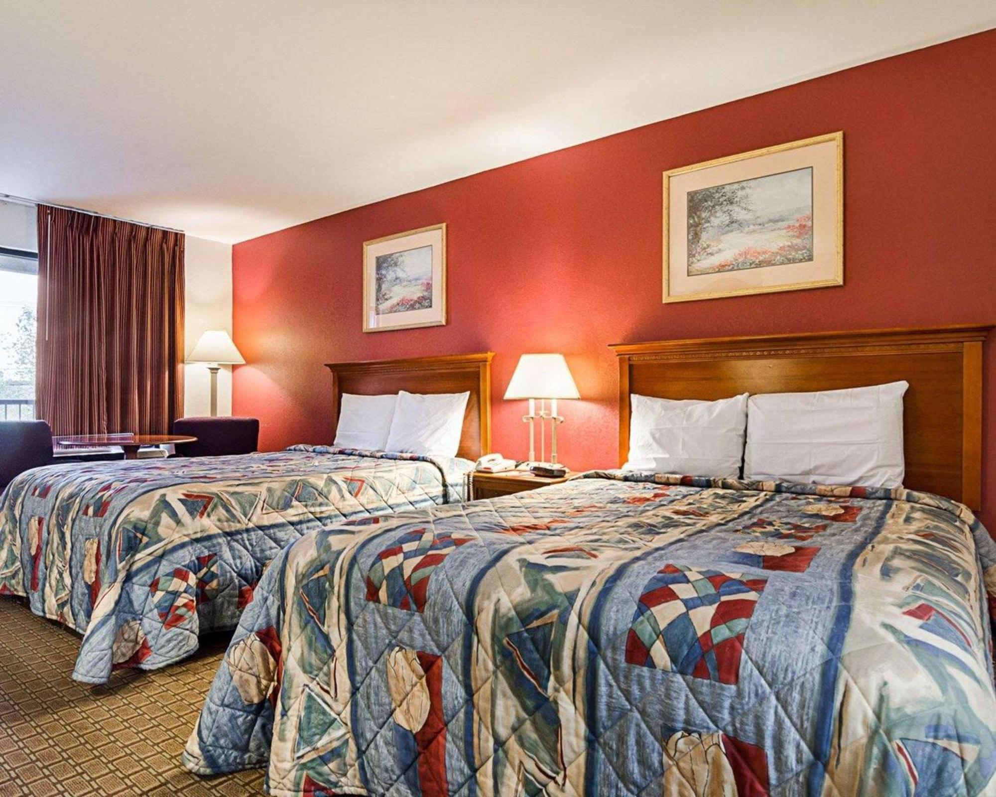 Queen Room Two Queen Beds Smoking