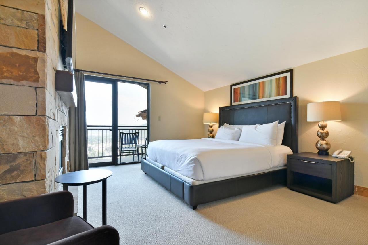 Three-Bedroom Apartment Penthouse