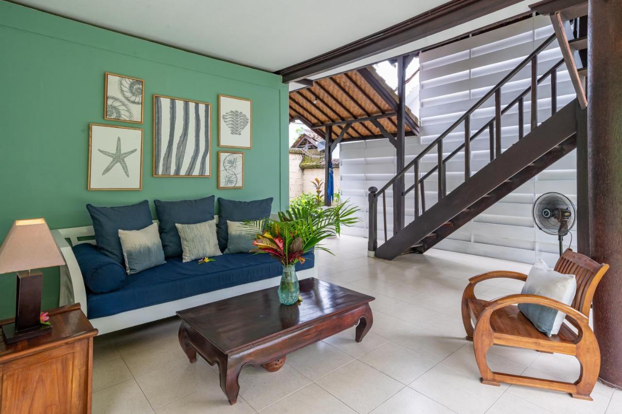 Villa with Garden View