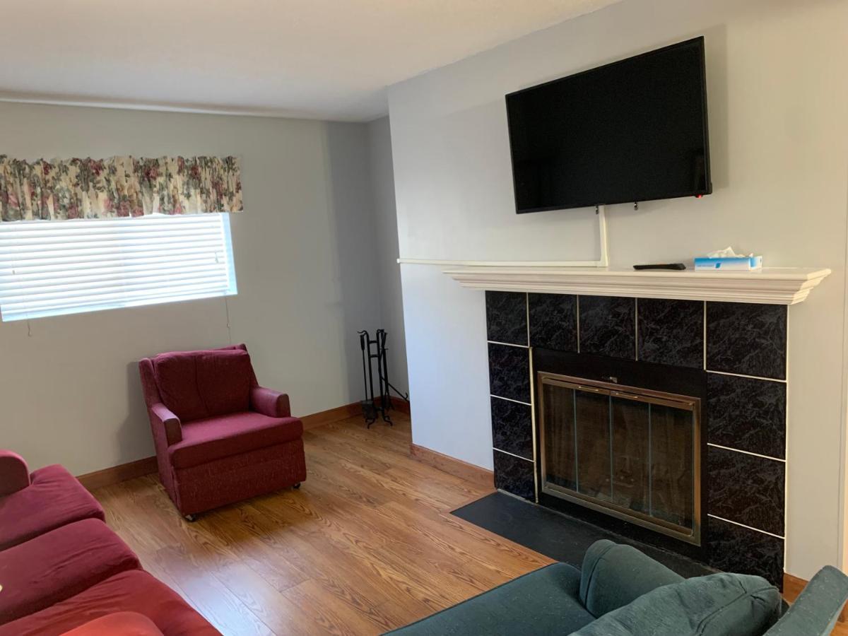 Oak Square 109