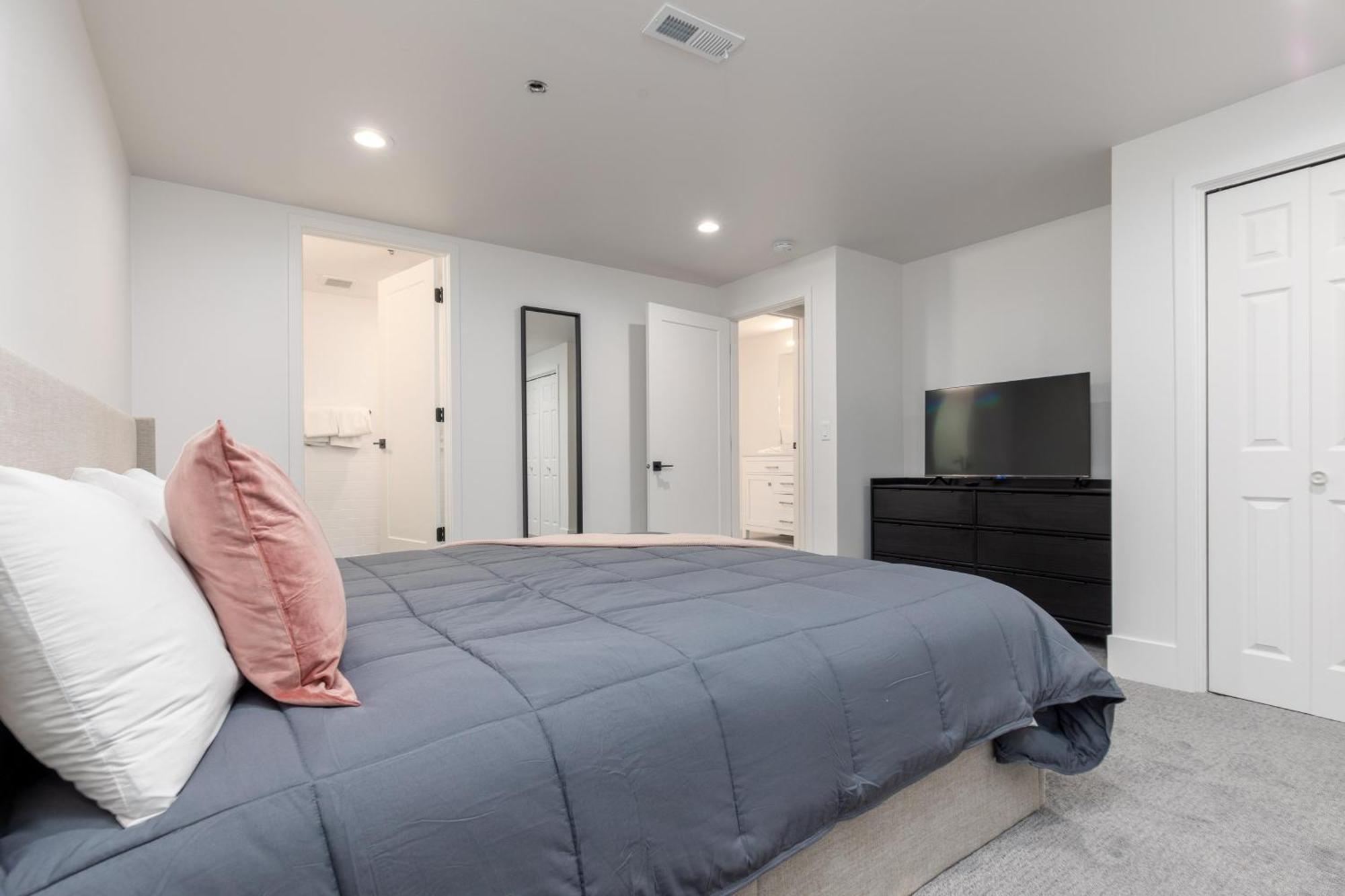 Five-Bedroom Apartment