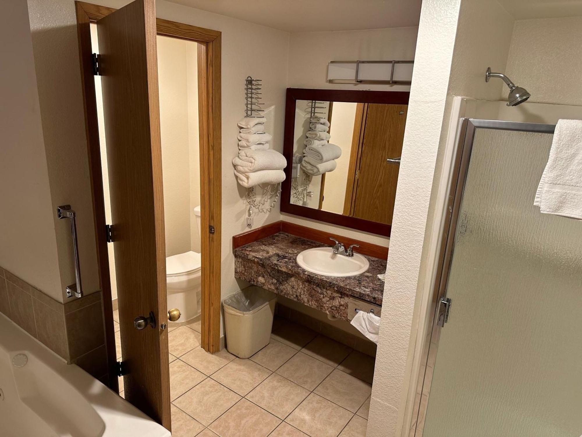 King Suite with Whirlpool - Non-smoking