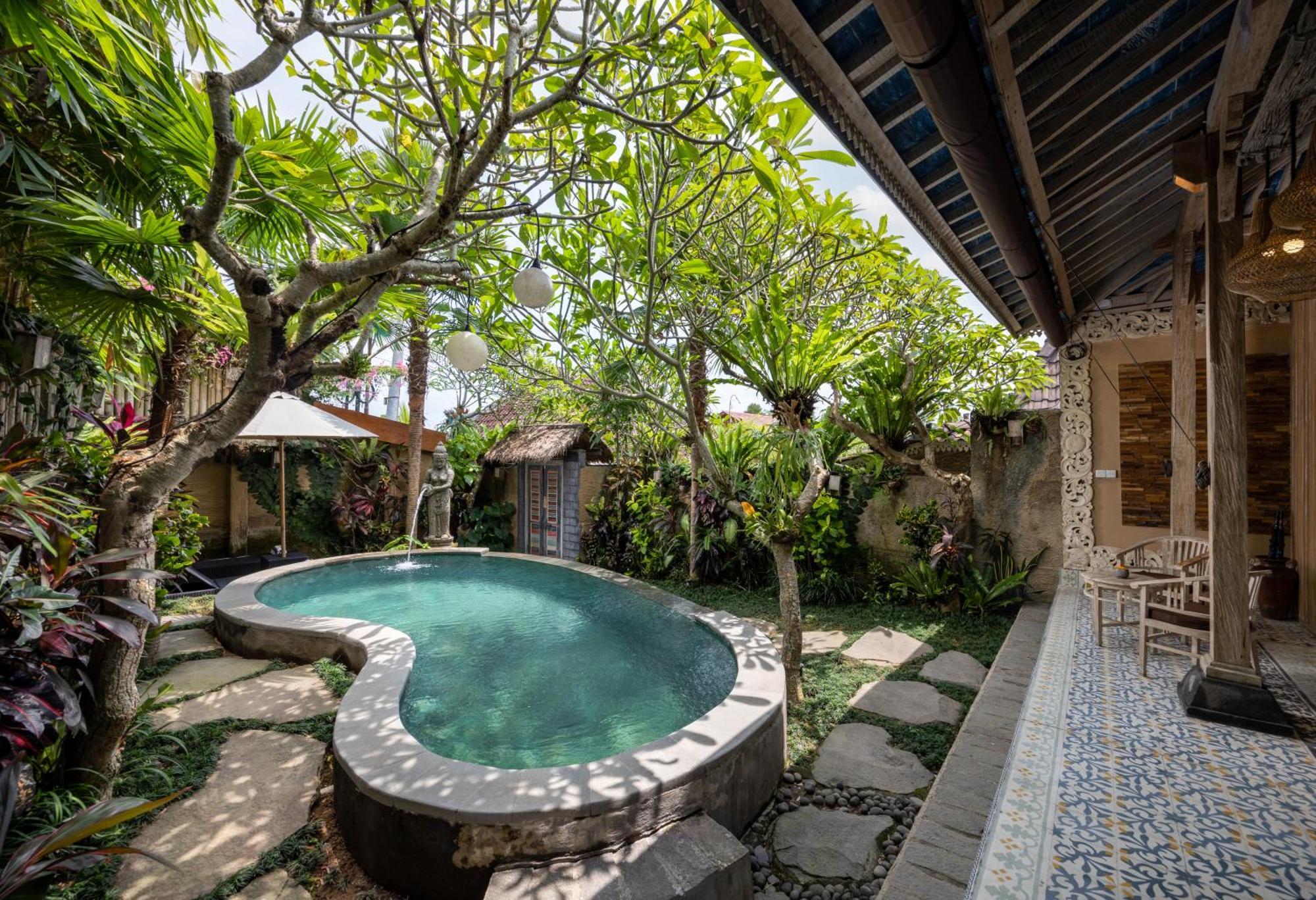 Villa with Garden View