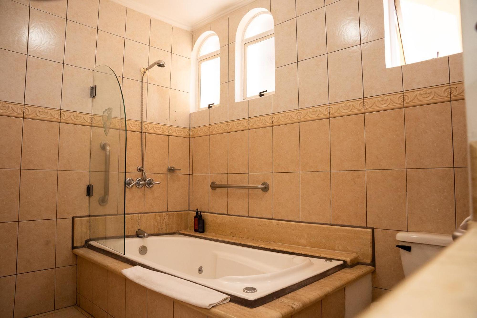 Junior Suite,1619768450:JPEG