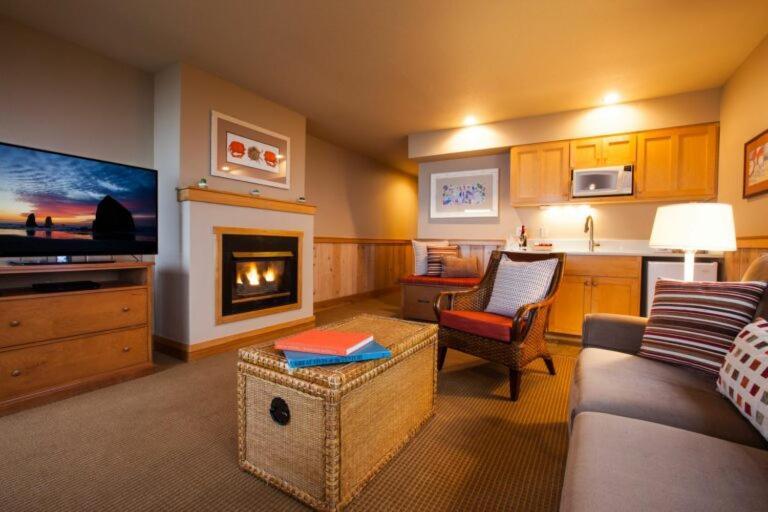 Queen Corner Suite Sofa Sleeper Non Pet-Friendly