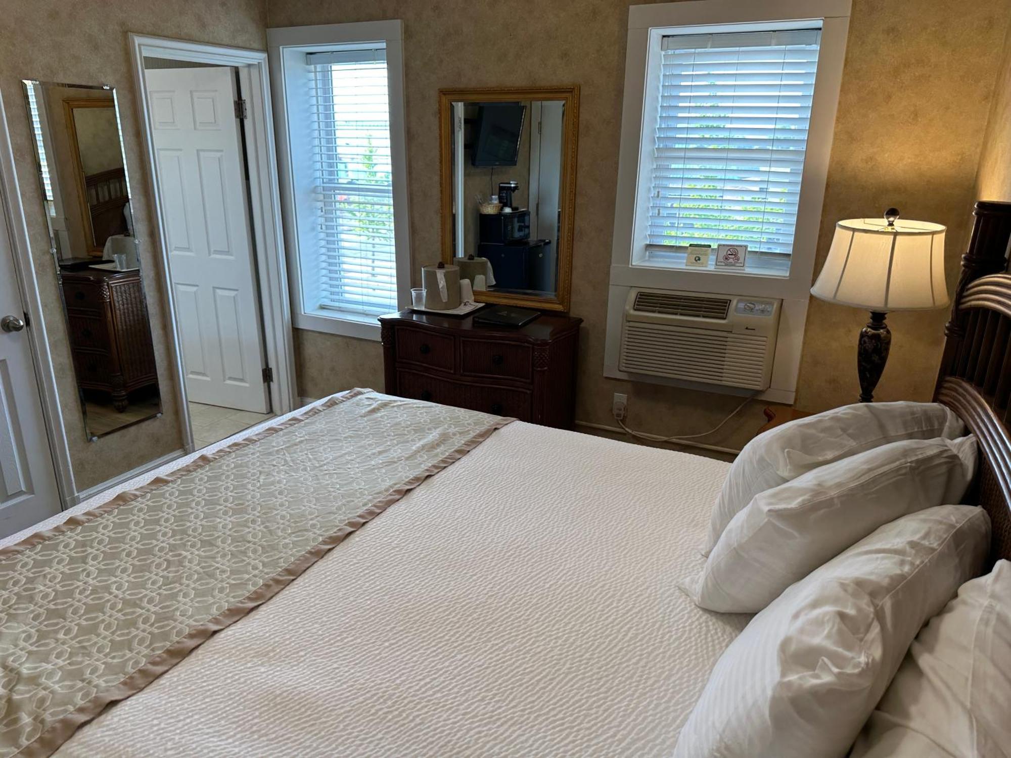 Deluxe King Suite