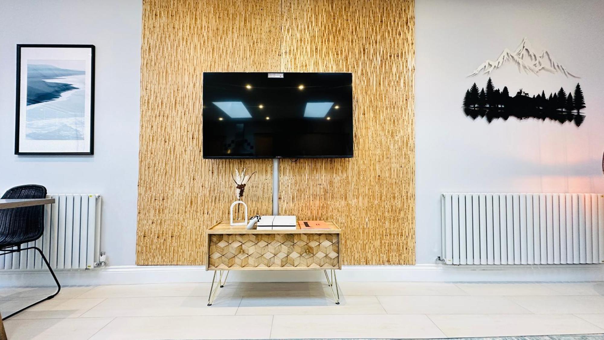 Six-Bedroom House,1630392425:JPEG