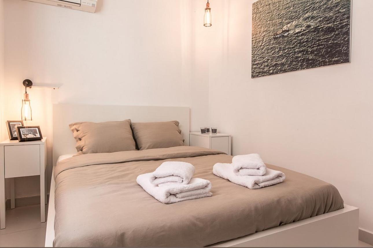 Standard Double Room with Shared Bathroom