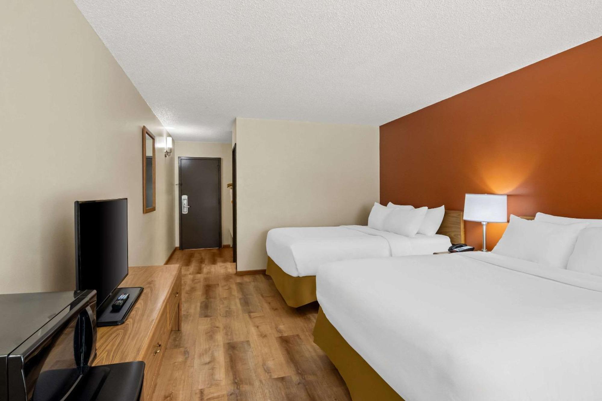 Quadruple Room with Two Queen Beds - Non Smoking/Interior Hall