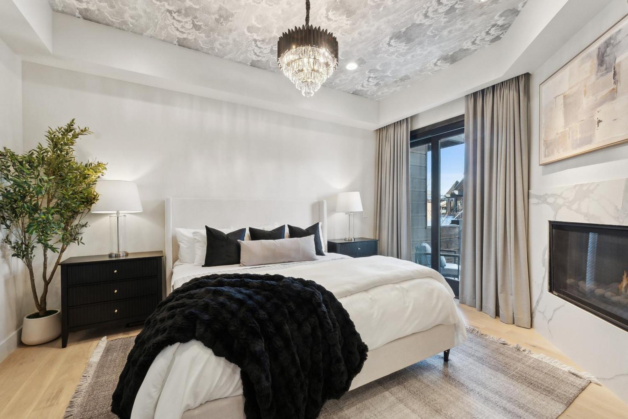 Three-Bedroom Deluxe Apartment