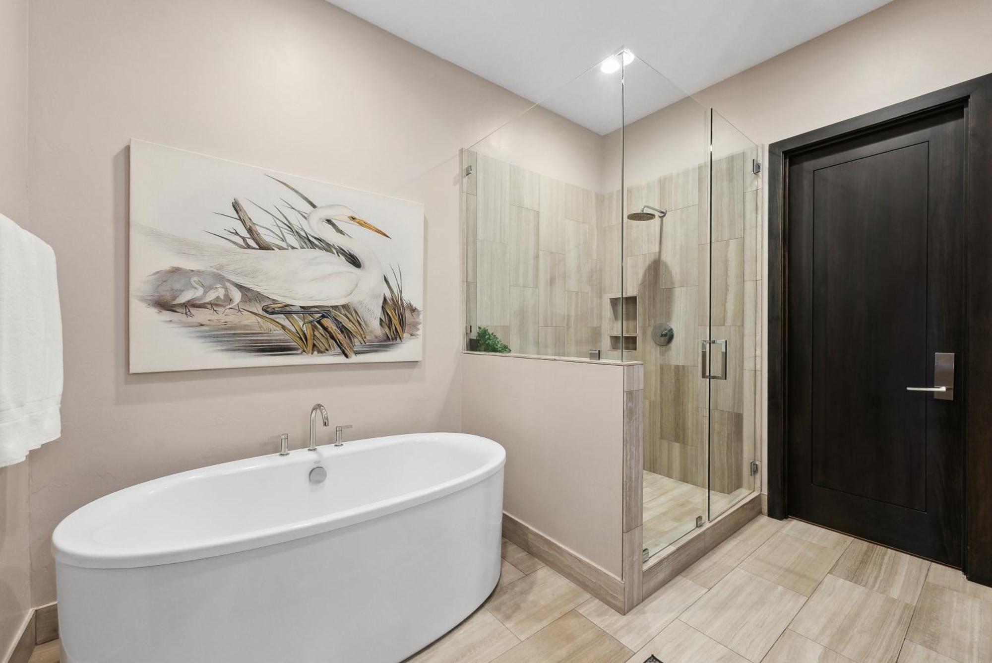 Three-Bedroom Deluxe Apartment