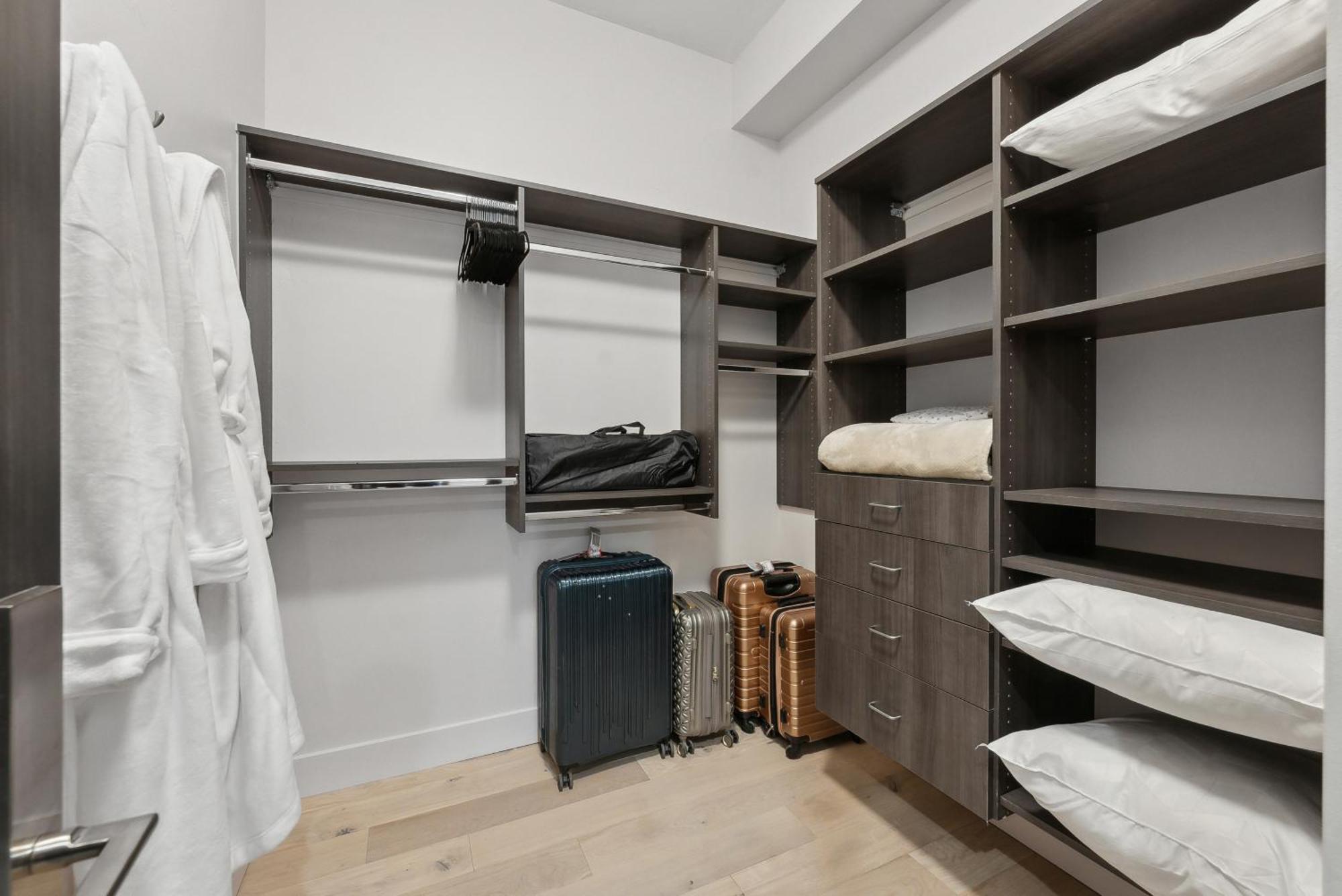 Three-Bedroom Deluxe Apartment