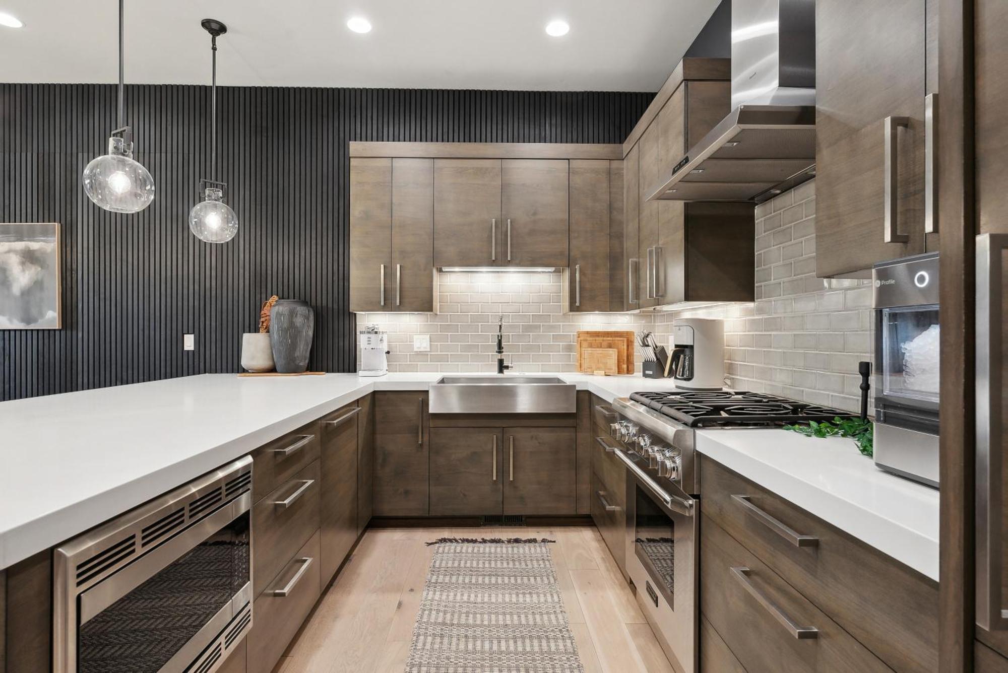 Three-Bedroom Deluxe Apartment