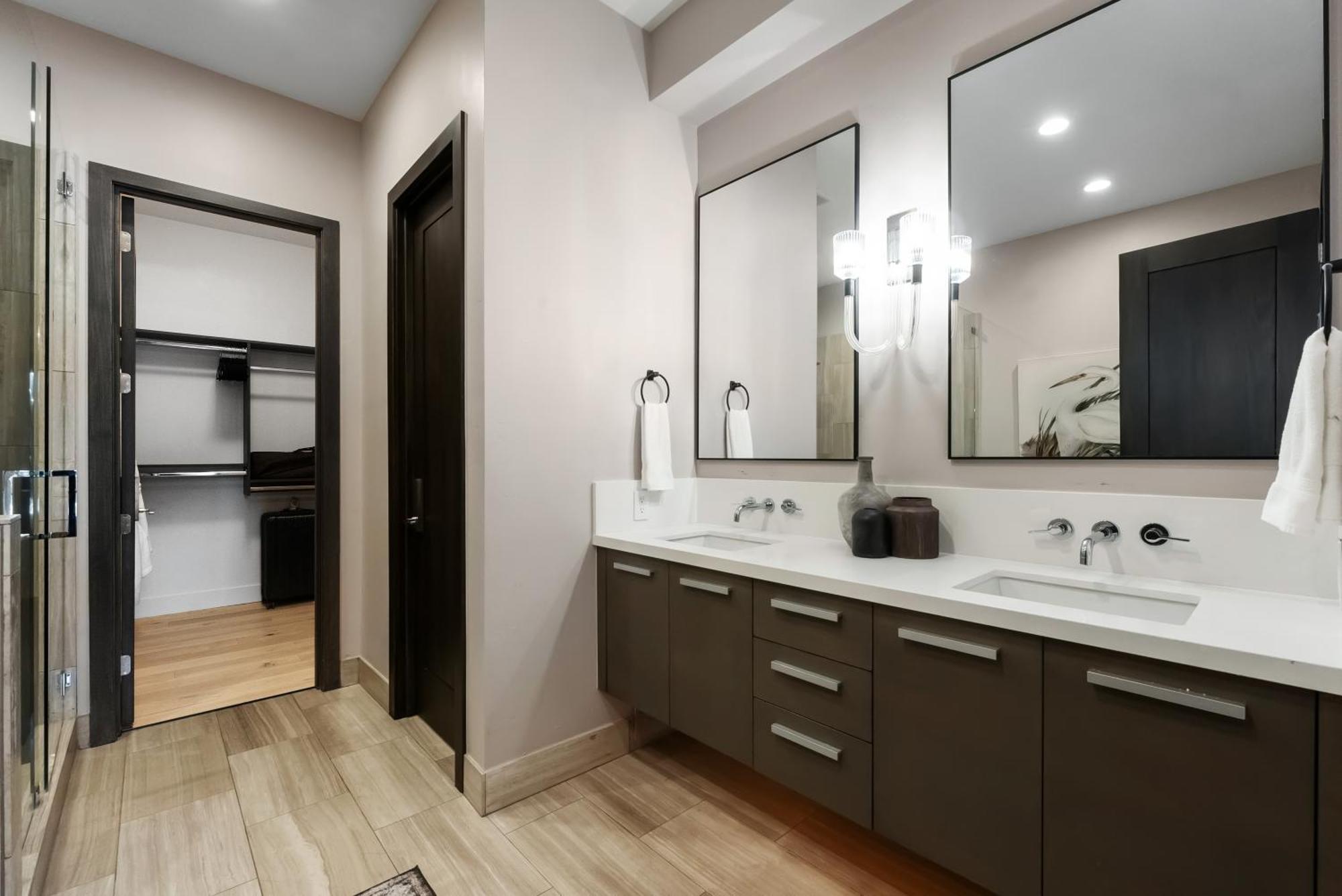 Three-Bedroom Deluxe Apartment