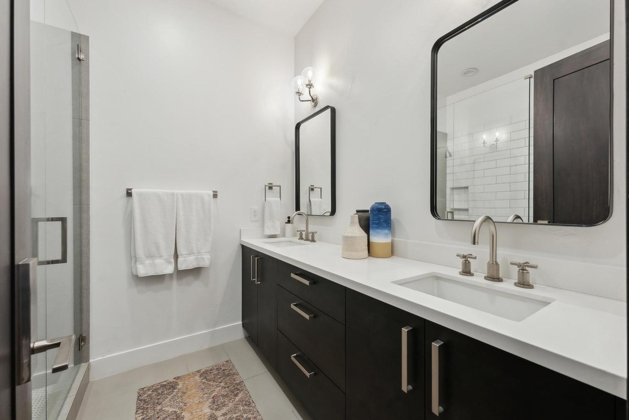 Three-Bedroom Deluxe Apartment