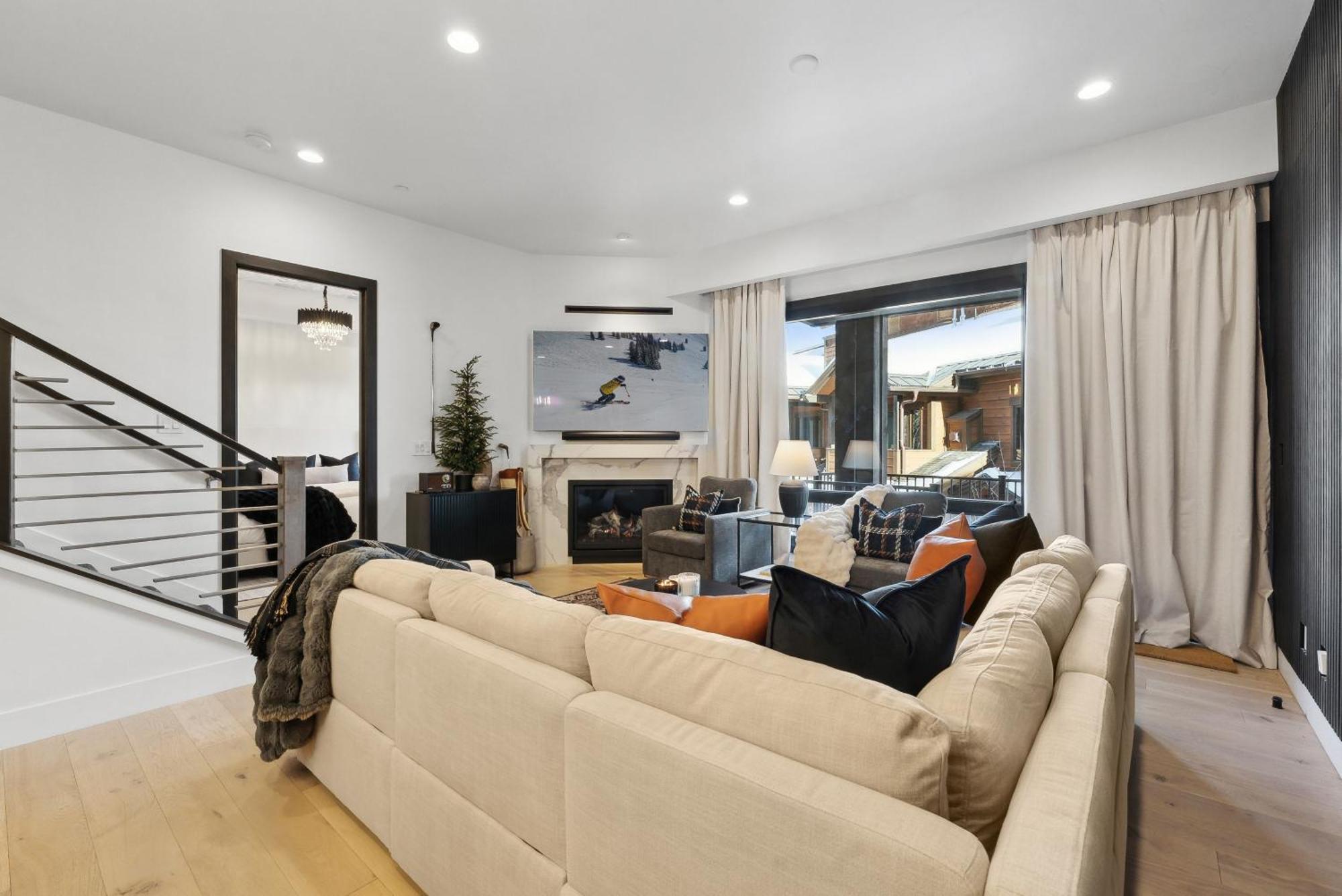 Three-Bedroom Deluxe Apartment