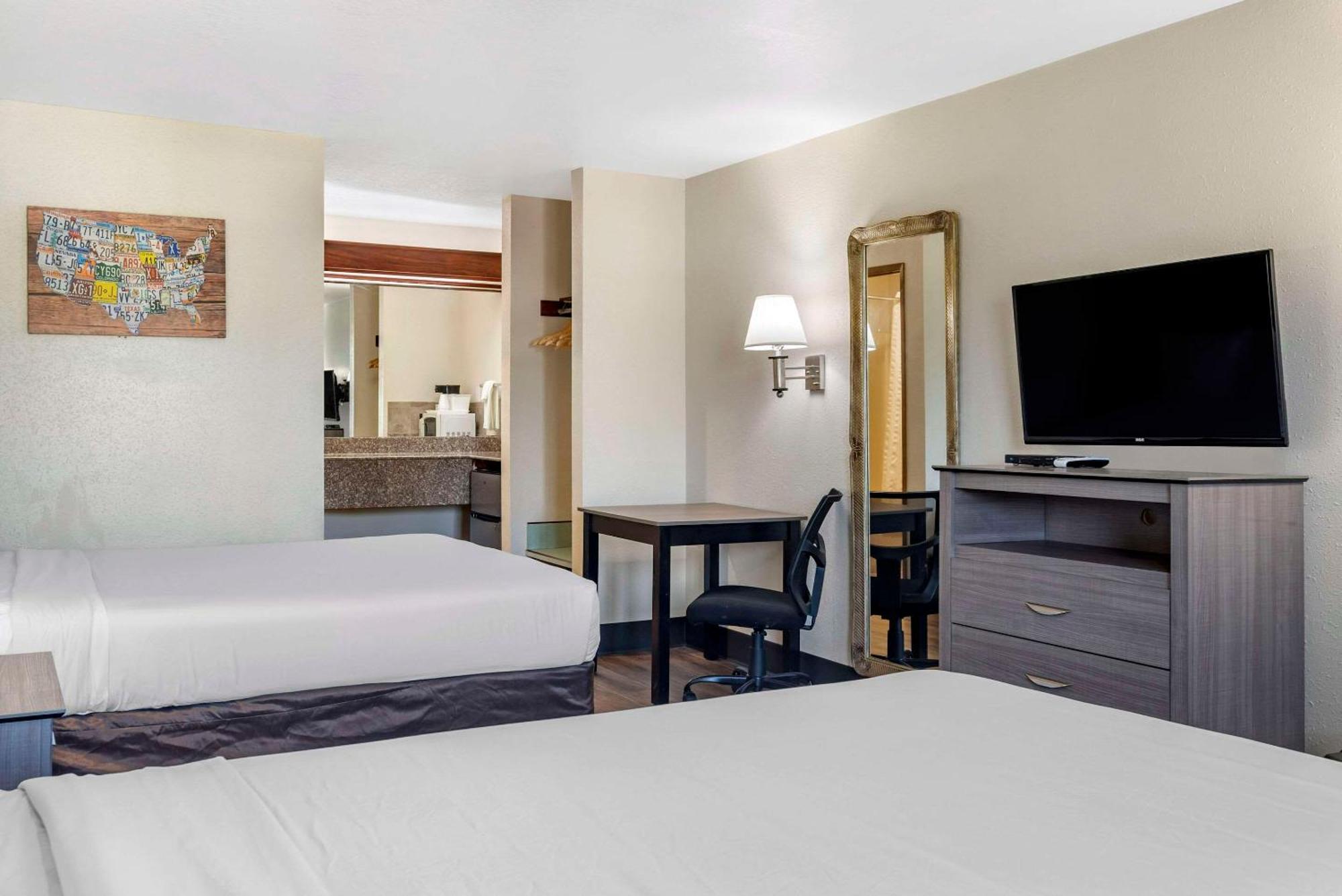 Queen Room Two Queen Beds Non-Smoking