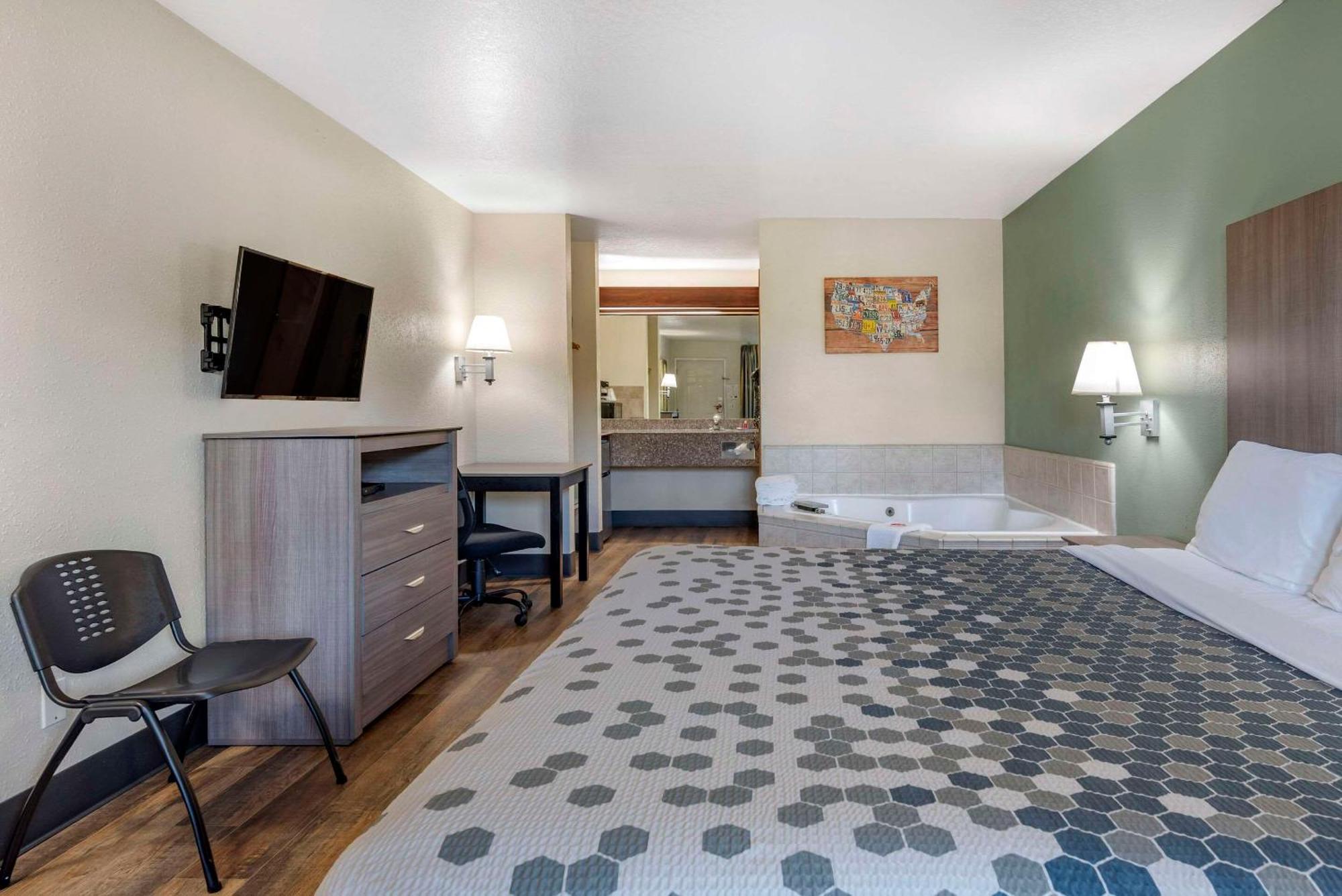 King Suite Spa Whirlpool