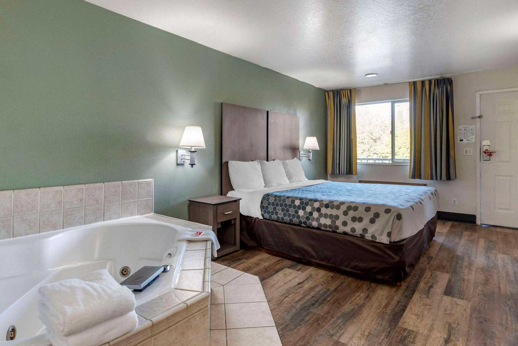 King Suite Spa Whirlpool