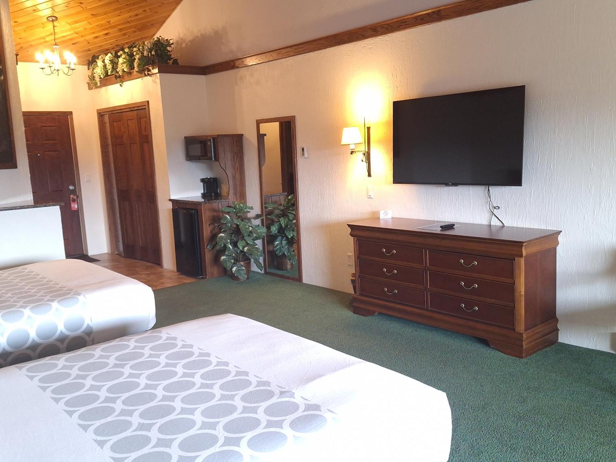 Suite with Mountain View,1659554372:JPEG