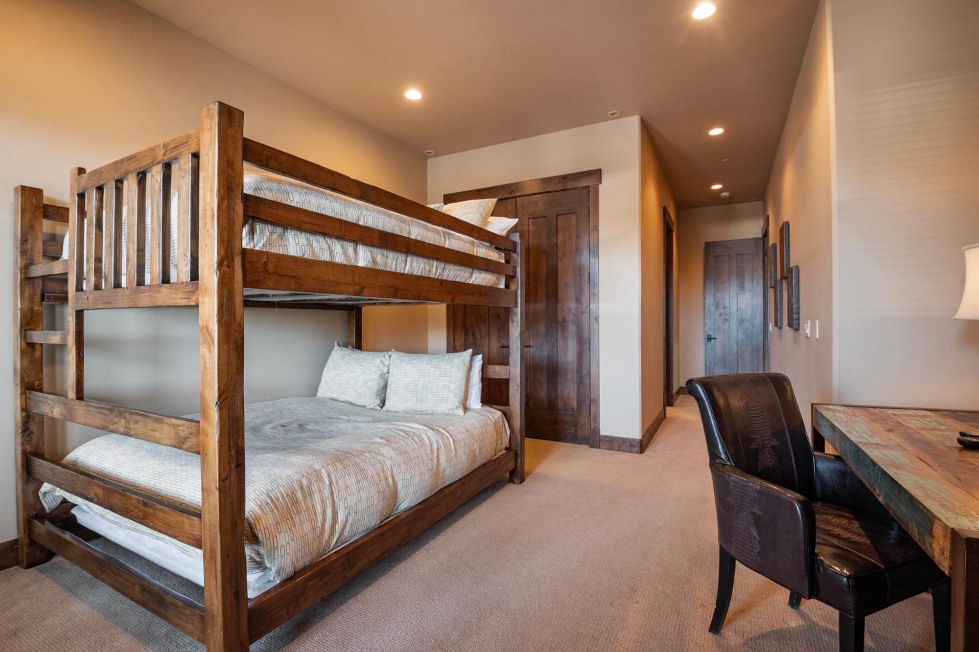 Deluxe Three-Bedroom Apartment # 102