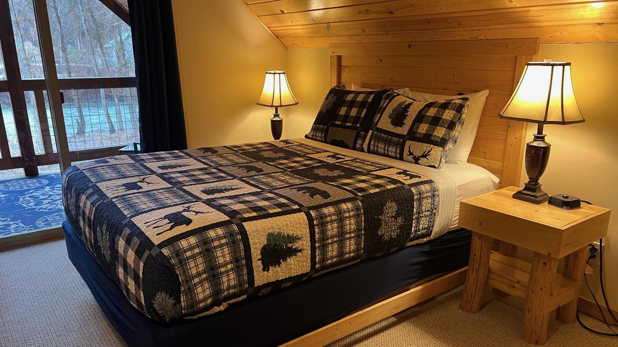 One Bedroom River Front Cabin With Loft