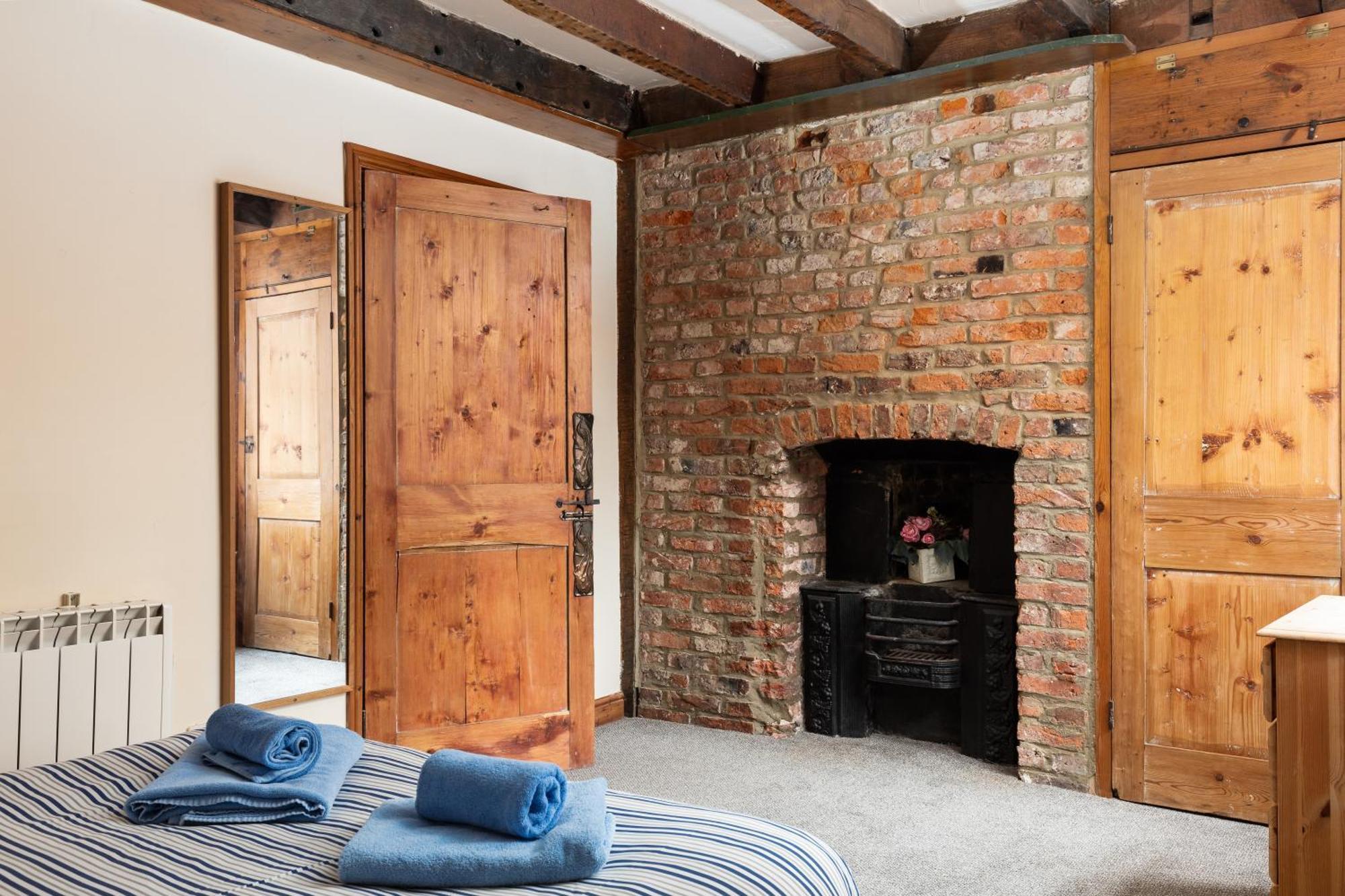 Three-Bedroom House,1680908356:JPEG