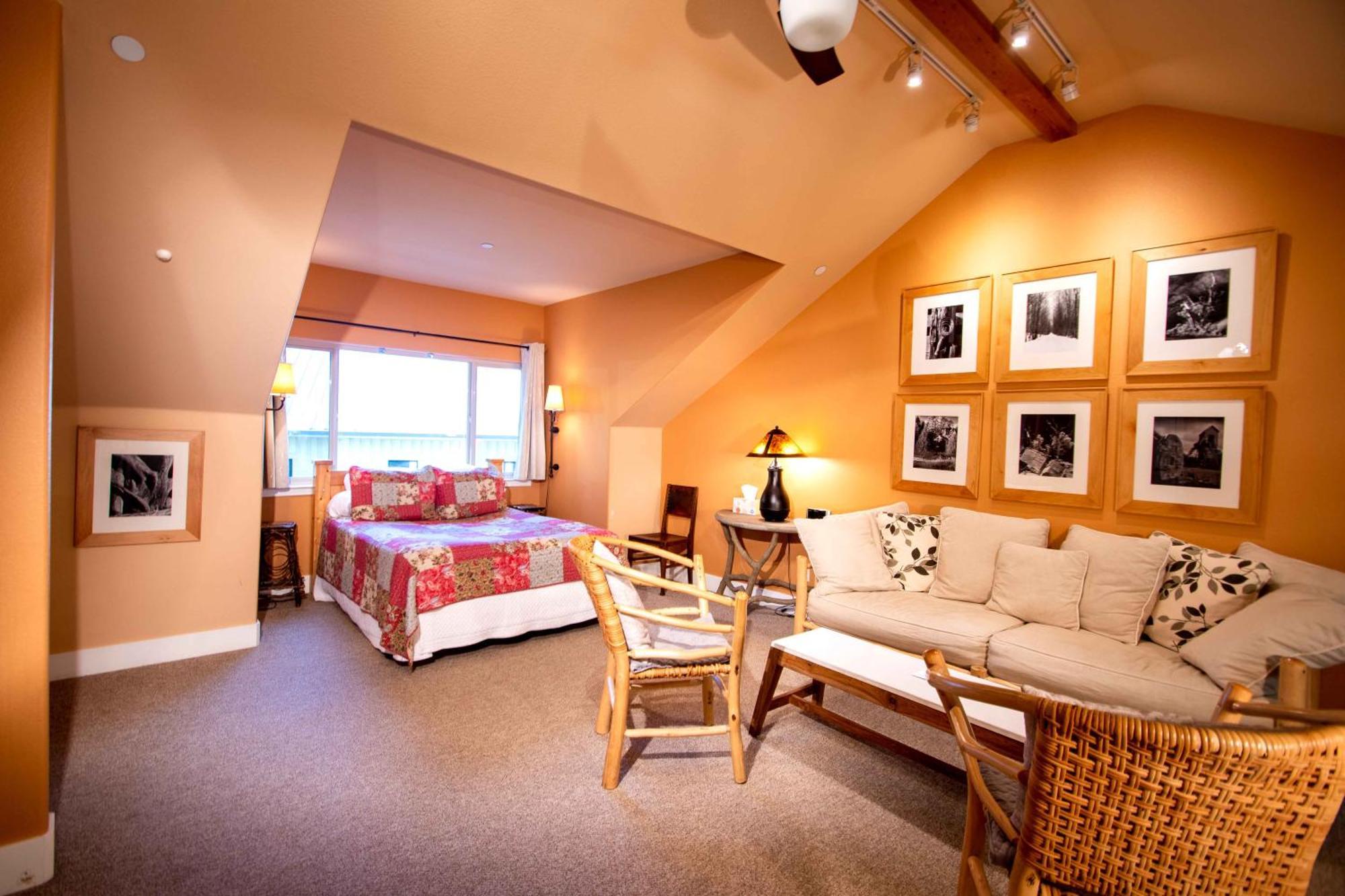 Queen Suite with Two Queen Beds