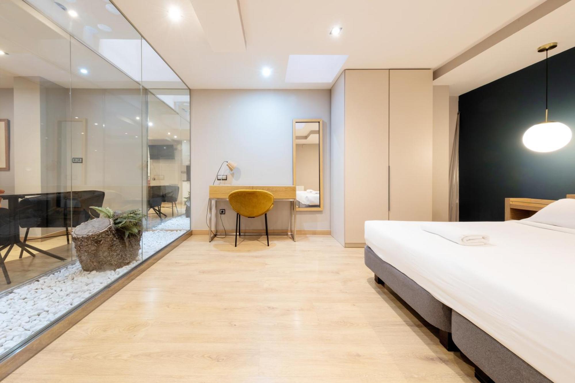 Studio (2 Adults),1717065756:JPEG