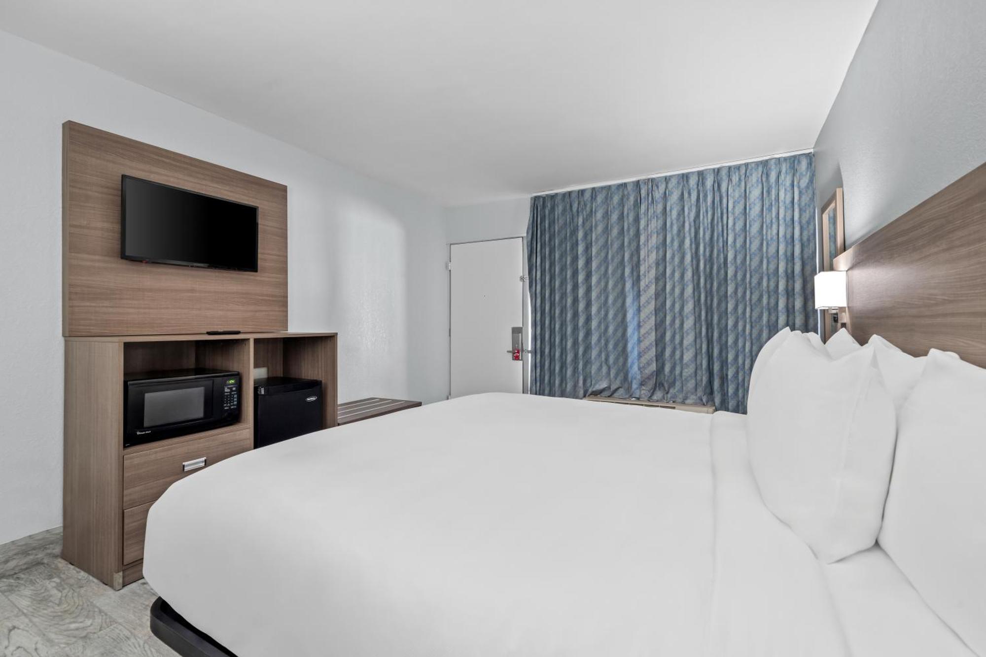 King Room Roll Shower Disability Access or Non Smoking