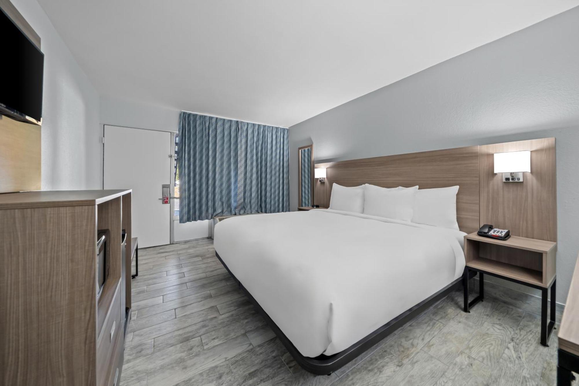 King Room Roll Shower Disability Access or Non Smoking