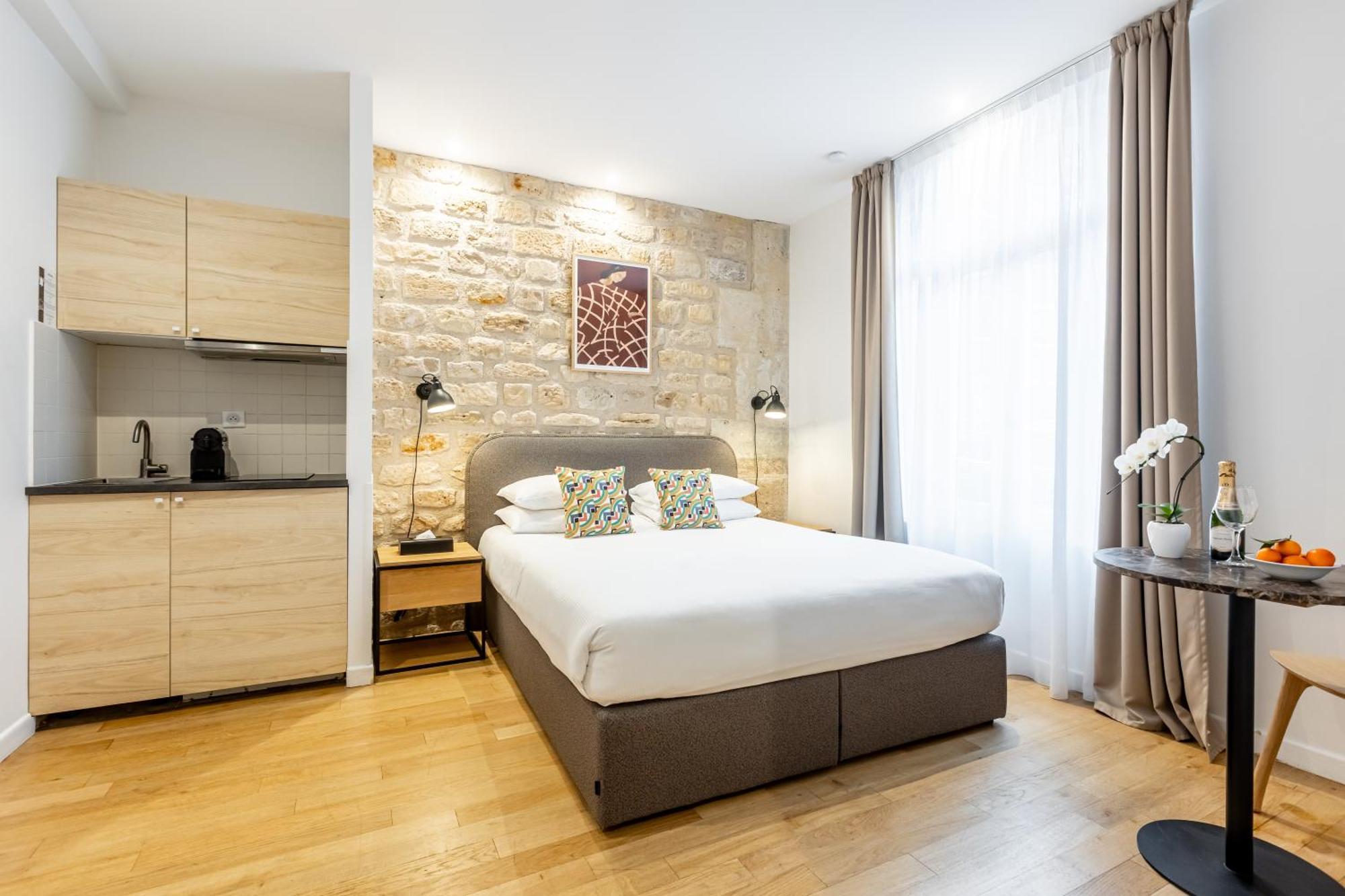 Studio Apartment with Double Bed - Ground Floor