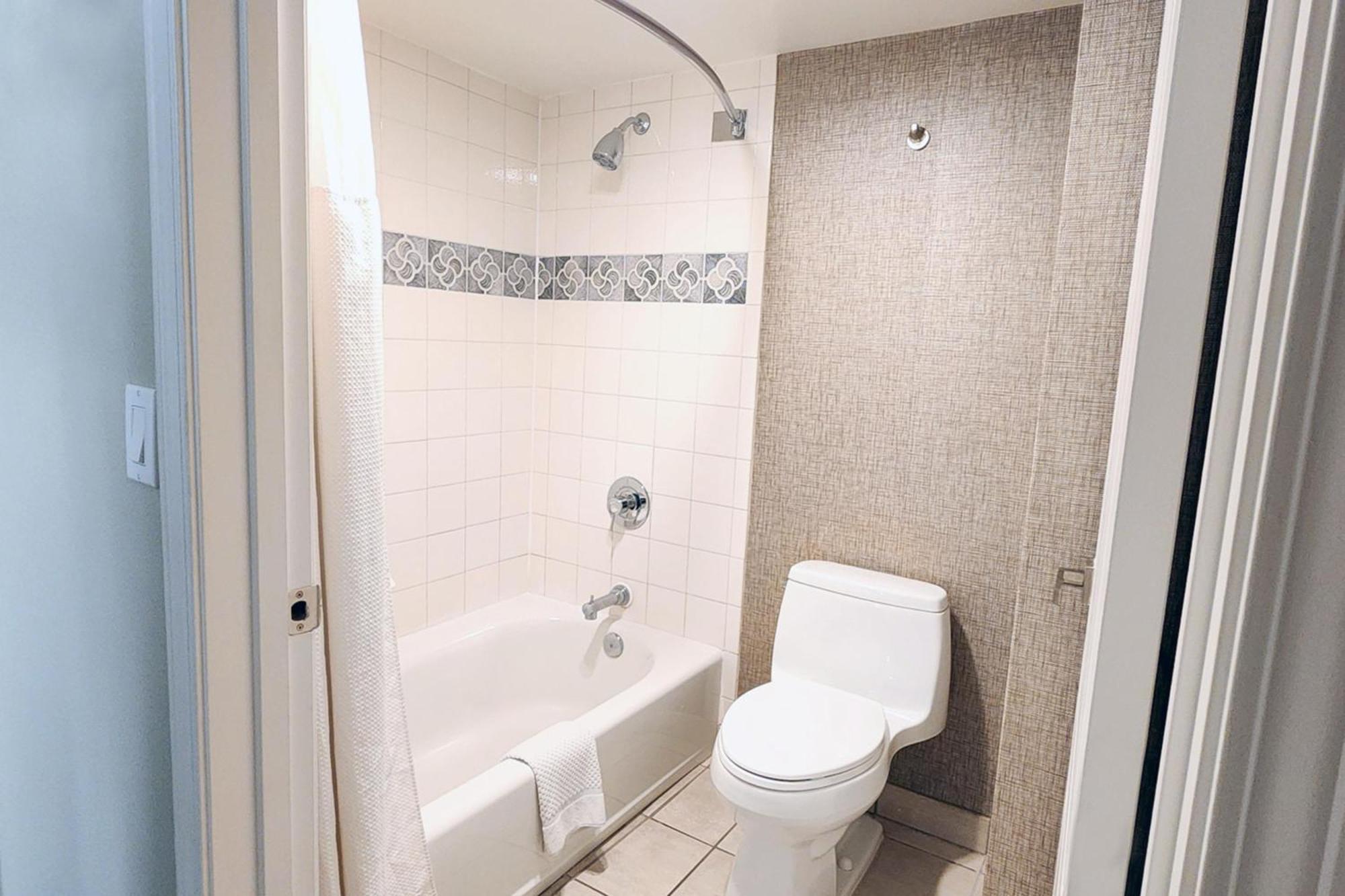 One-Bedroom King Suite