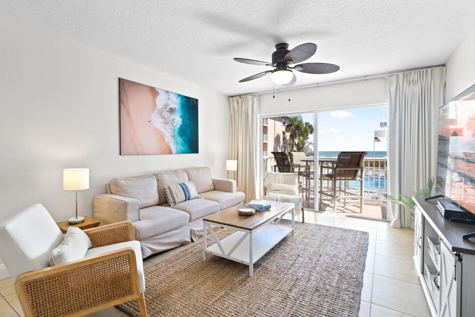 Direct Oceanfront Three-Bedroom Apartment Unit 39,1765969763:JPEG