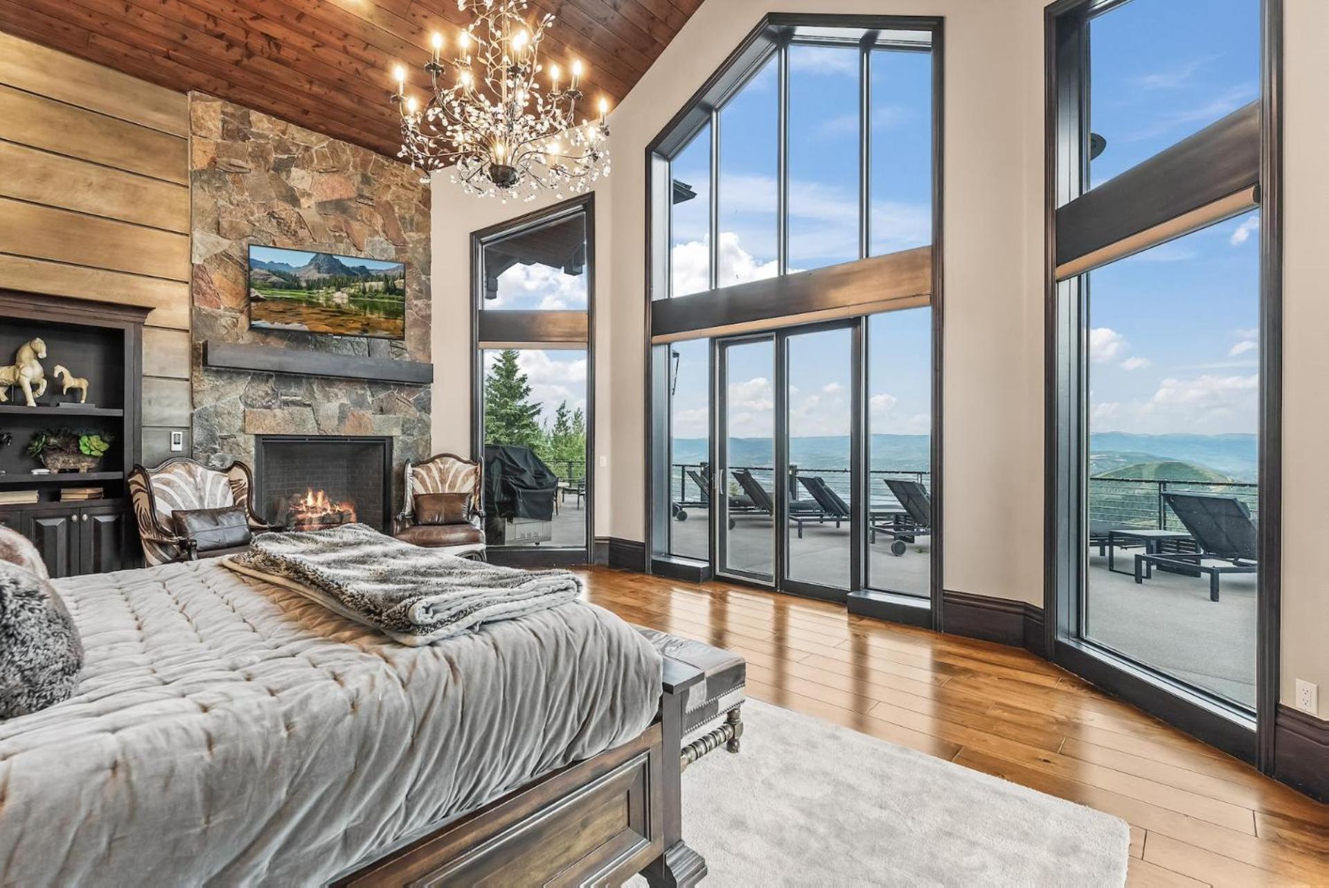 Seven-Bedroom House
