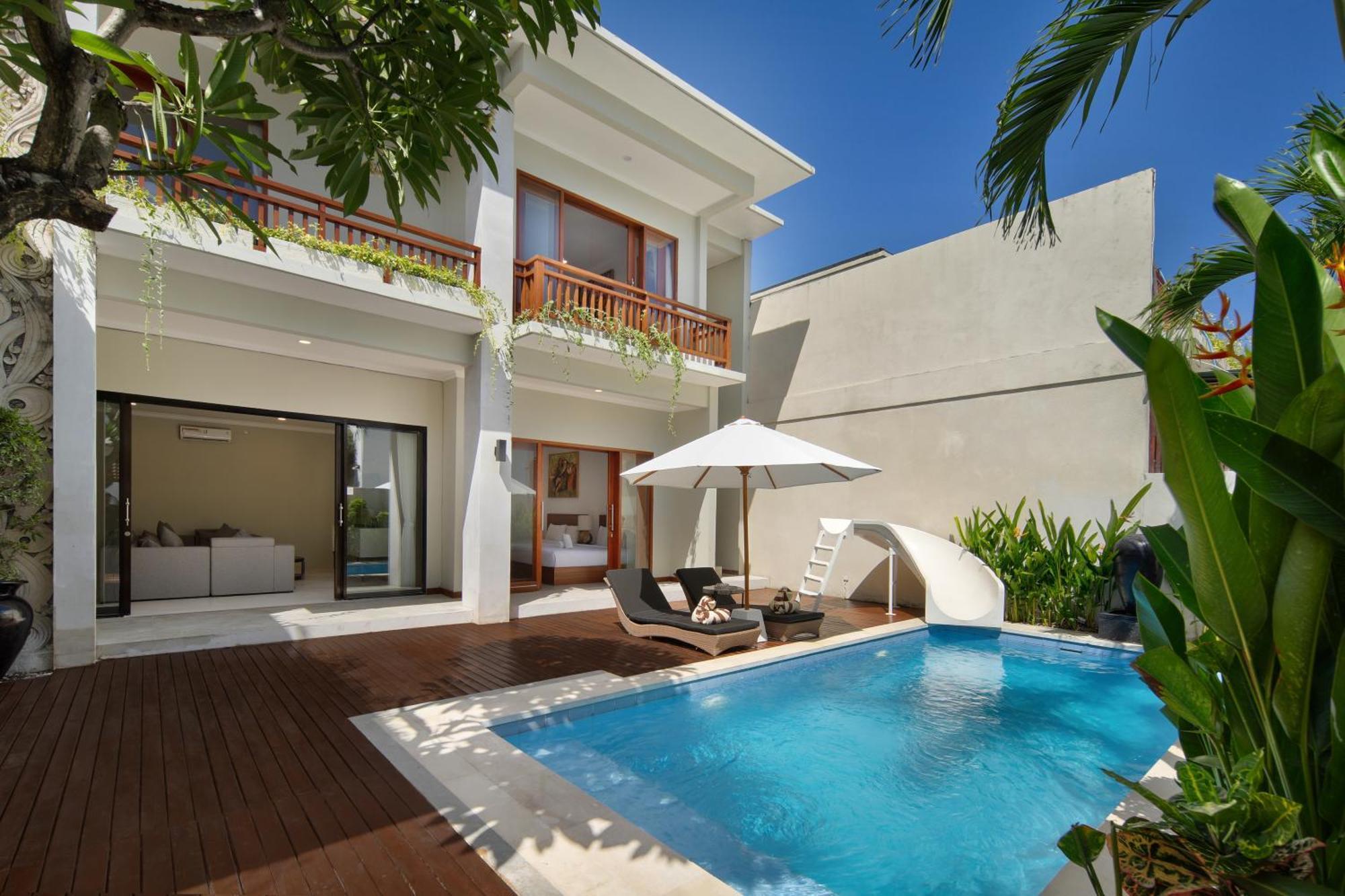 Villa with Garden View