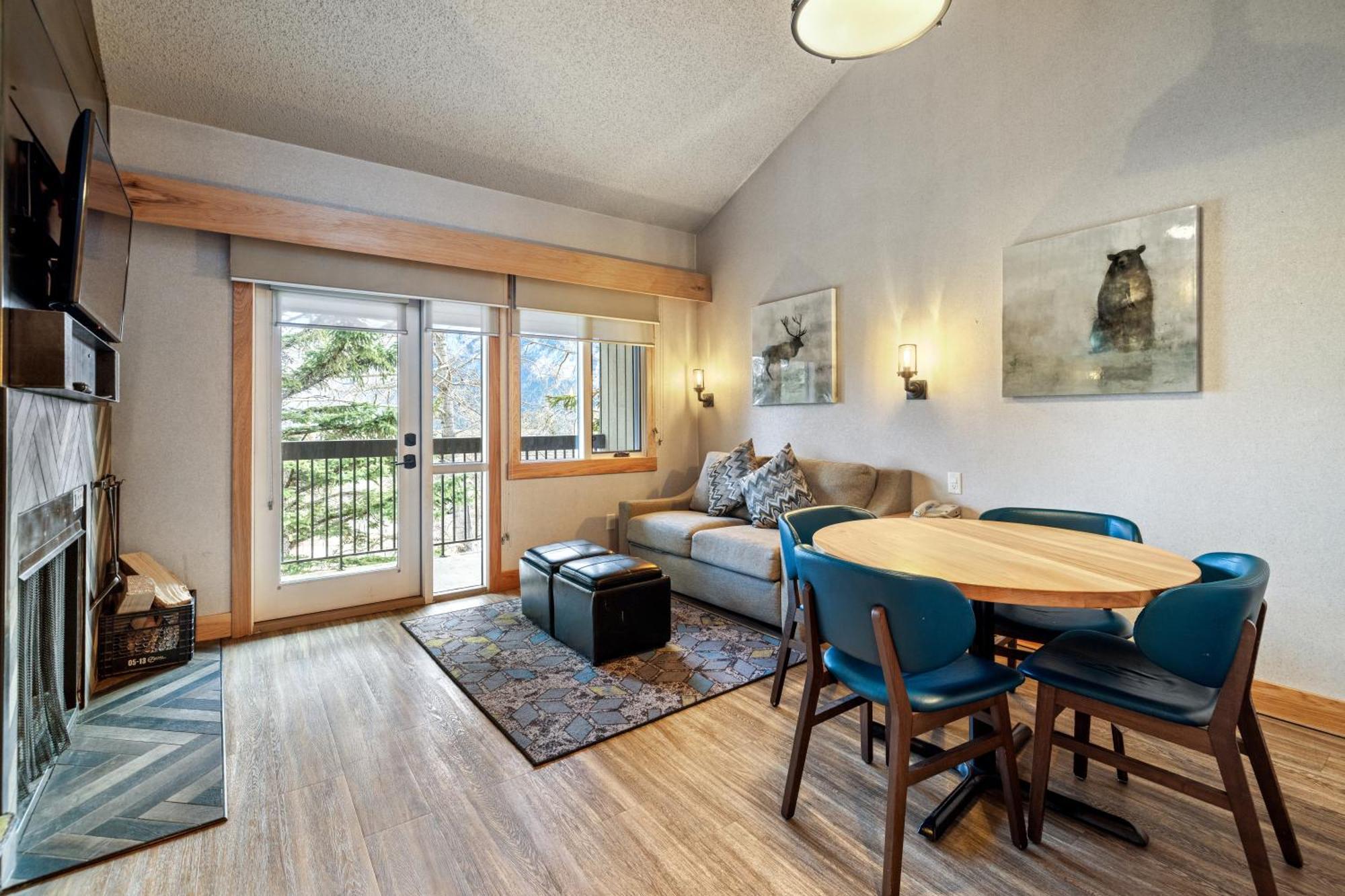 One-Bedroom Apartment with Loft - KQ