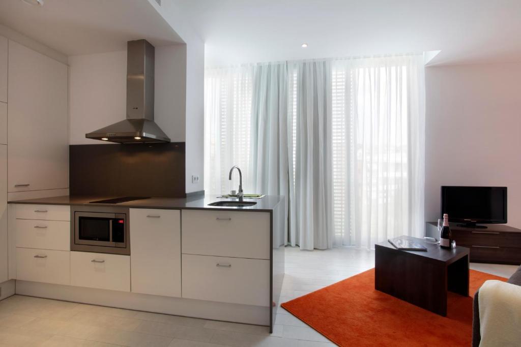 Apartment with Balcony,1126077006:JPEG