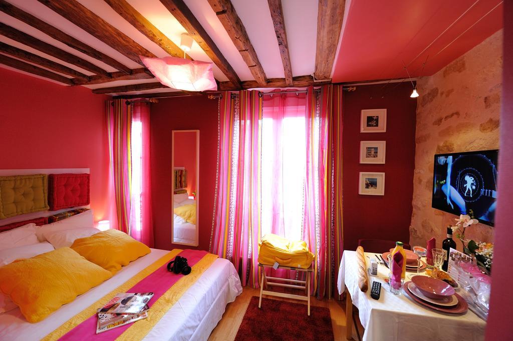 Studio Apartment E4GD Pink Fashion