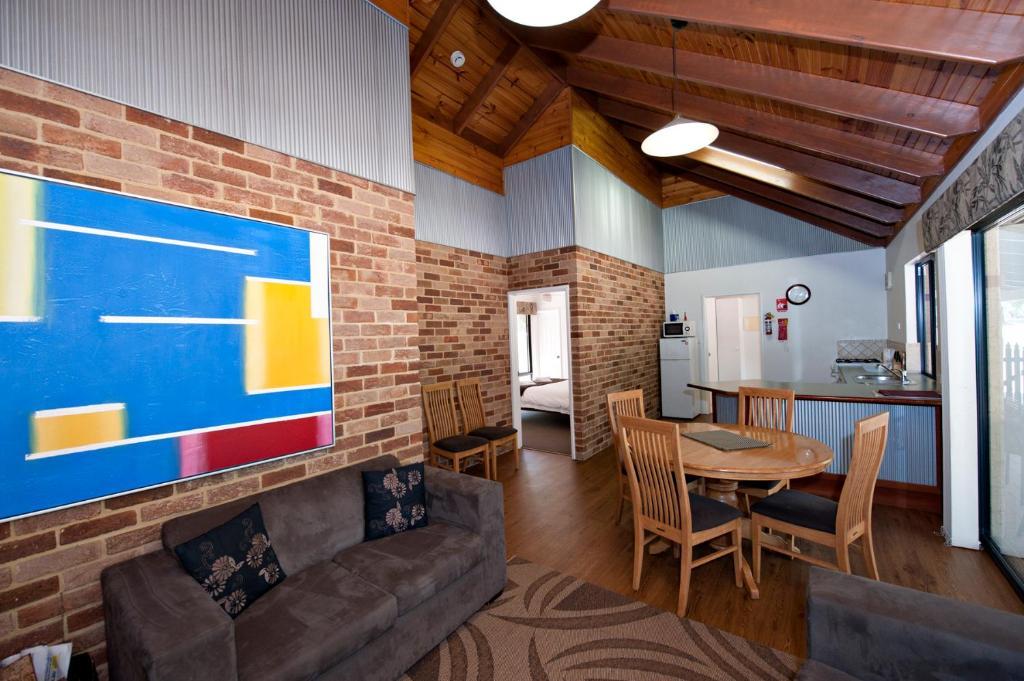 Cottage,27645251:JPEG