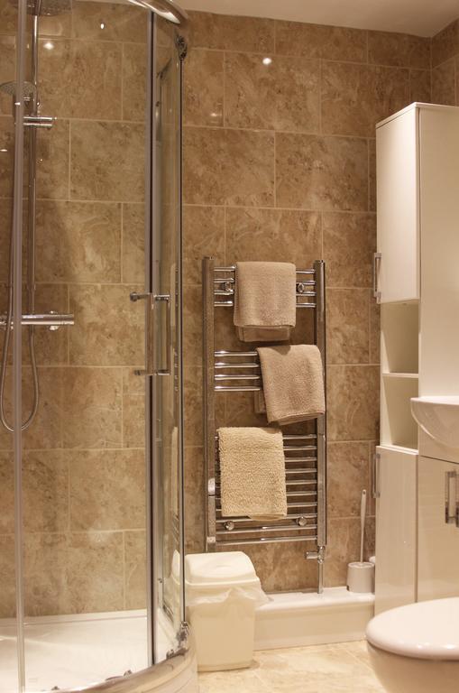 Bishop Cottage,370790740:JPEG