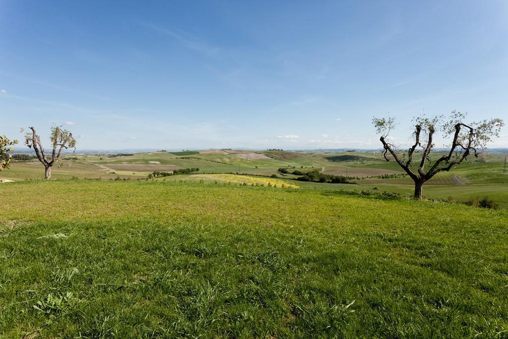 Suite,411924627:JPEG