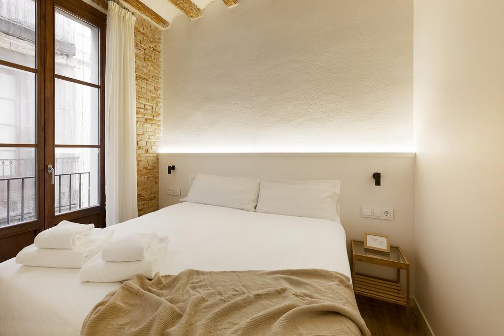 Deluxe One-Bedroom Apartment