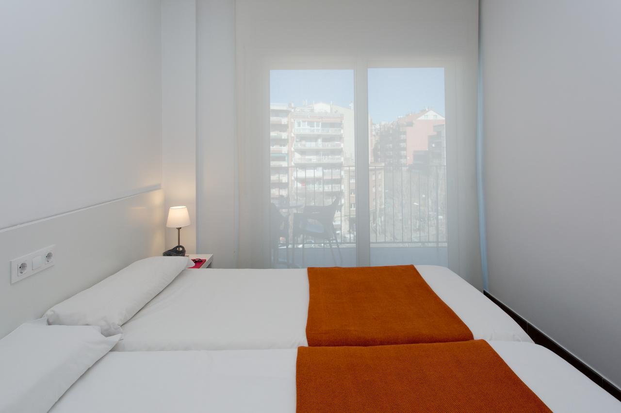 One-Bedroom Apartment with Balcony with City View (2-4 Adults)