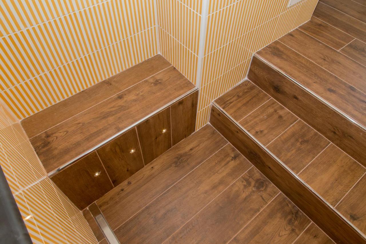 Two Connecting Rooms,1380328436:JPEG