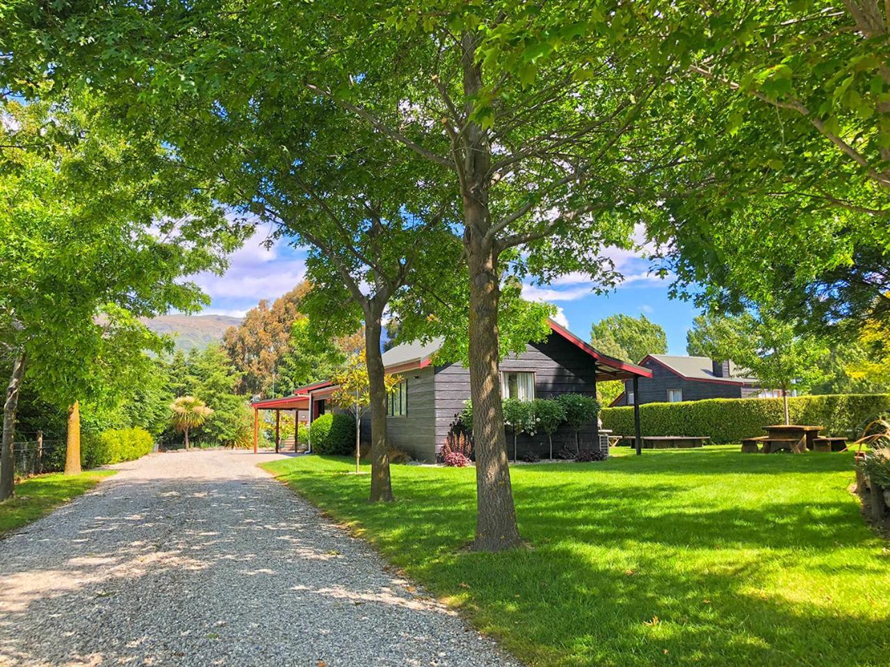 King Studio with Mountain and Garden Views,747036821:JPEG